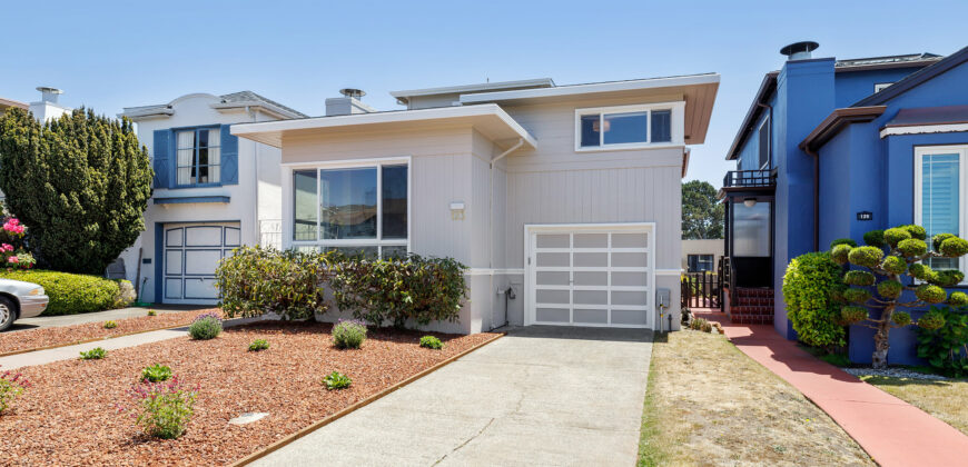 123 Lake Vista Ave